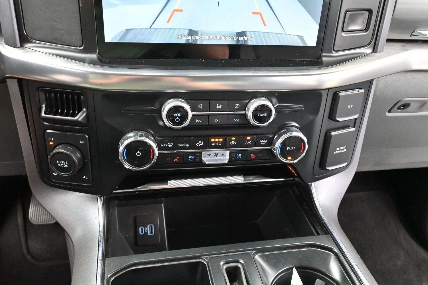 Used 2023  Ford LARIAT image 23