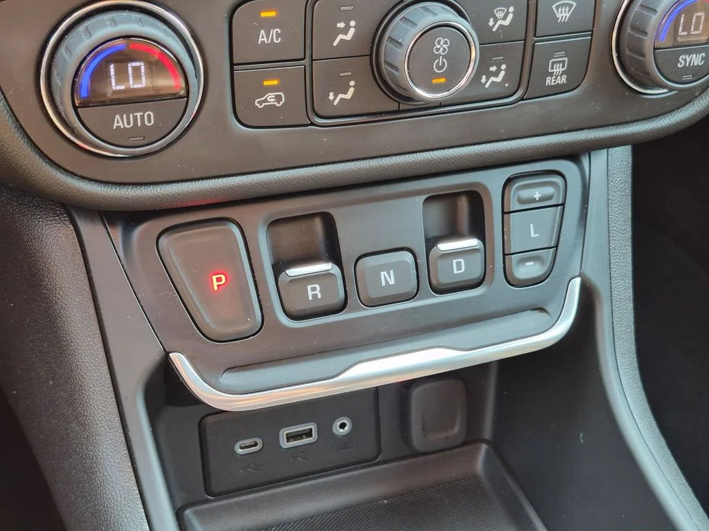 Used 2021 White GMC SLE image 16