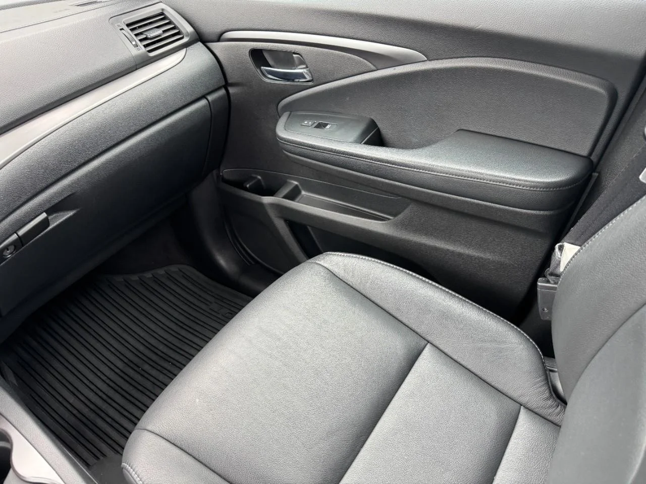 2022 Honda Pilot SE - Photo 18