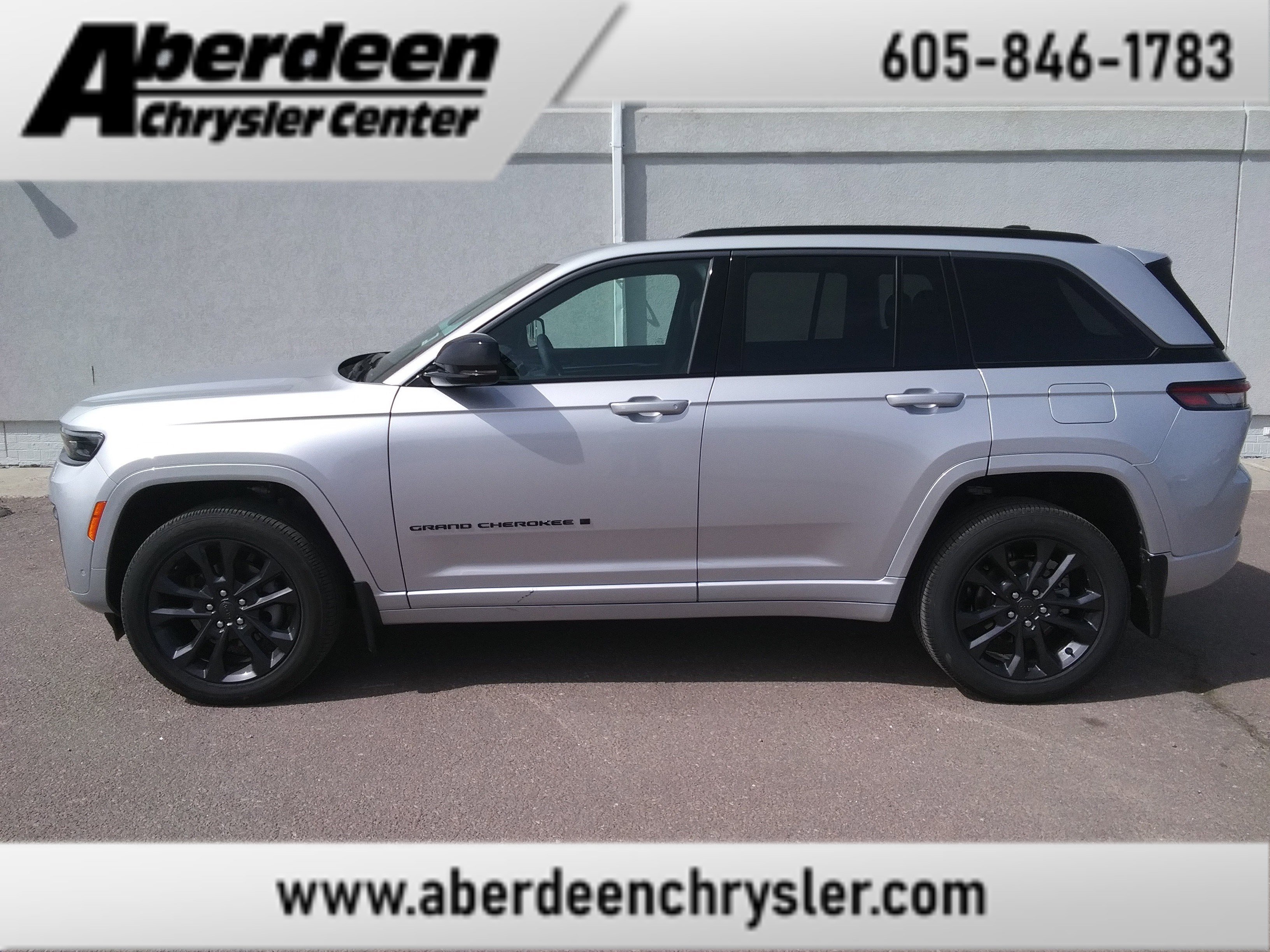 2026 Jeep Grand Cherokee Limited Reserve 4x4's photo