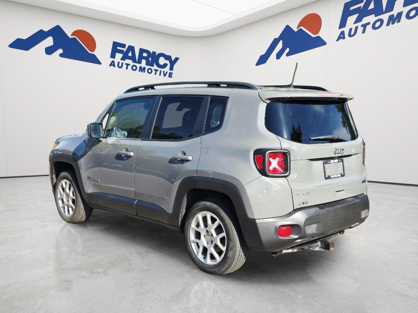 Used 2020 Sting-Gray Clearcoat Jeep Latitude image 2