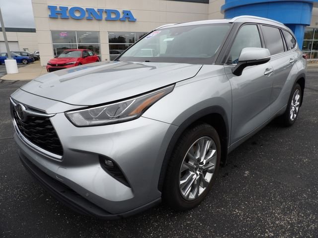 Used 2020 Celestial Silver Metallic Toyota Limited image 3