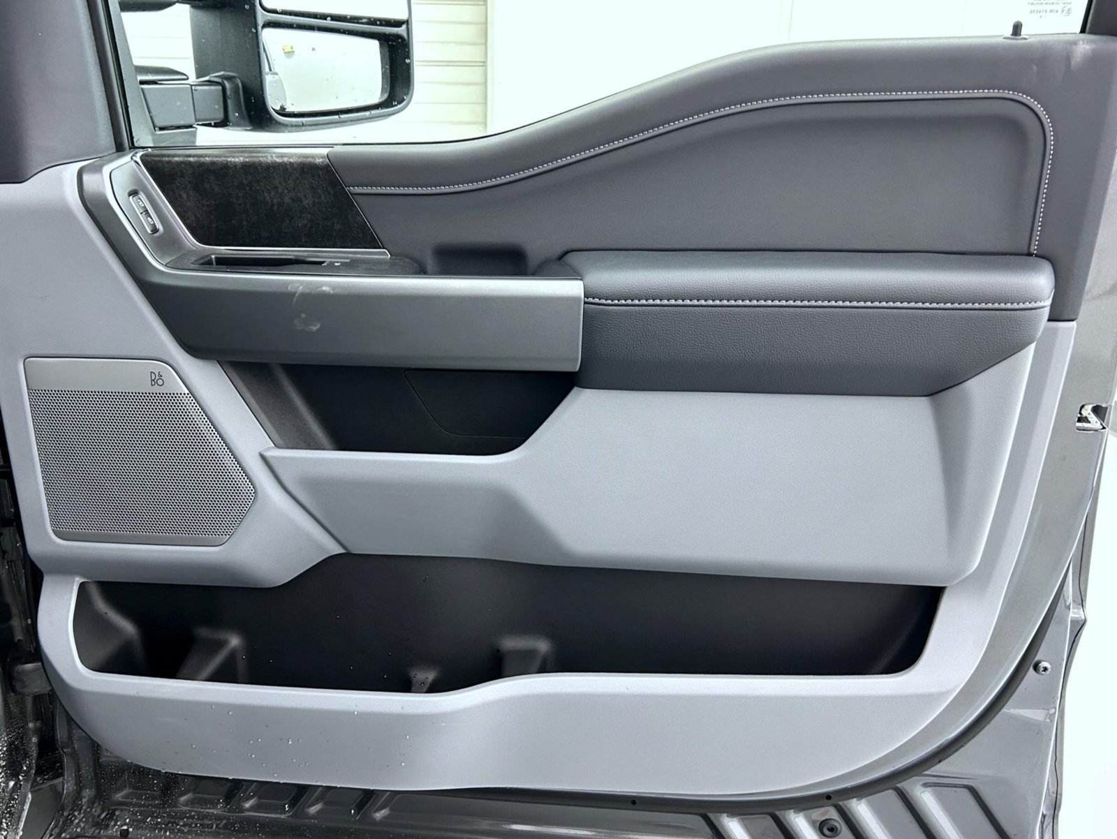 New 2026 Carbonized Gray Metallic Ford XLT image 16