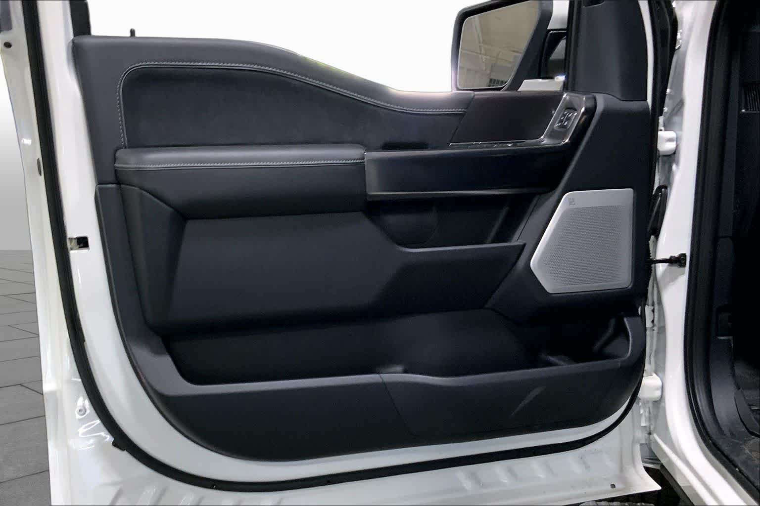 New 2026 Star White Metallic Tri-Coat Ford Platinum® image 10