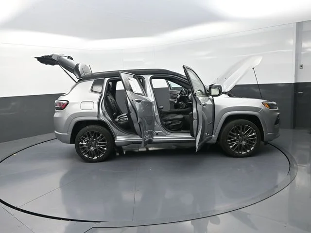 Used 2022 Silver Jeep Limited image 35