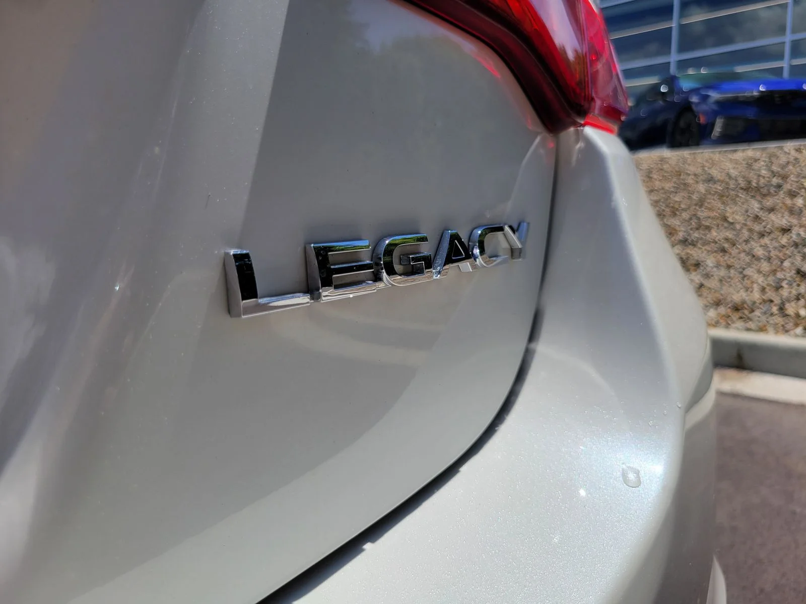 Used 2018 Crystal White Pearl Subaru 2.5i image 25