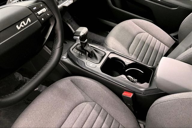 2025 Kia K4 EX - Photo 16