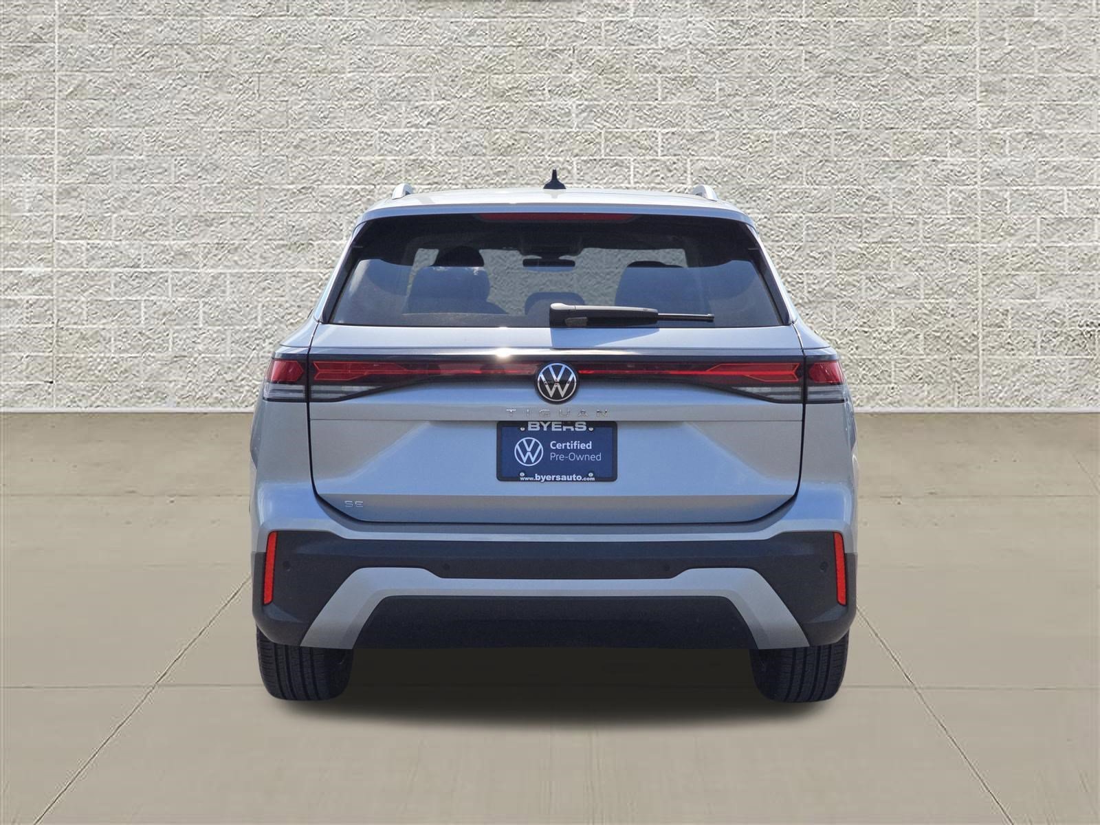 New 2025 Pyrite Silver Metallic Volkswagen SE image 6