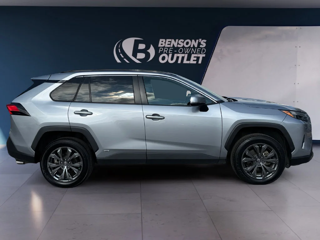 Used 2022 Silver Toyota XLE Premium image 6
