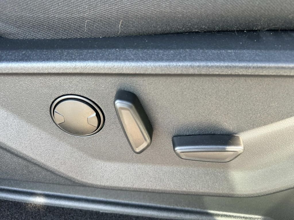 Certified Used 2024 Avalanche Ford XLT image 24