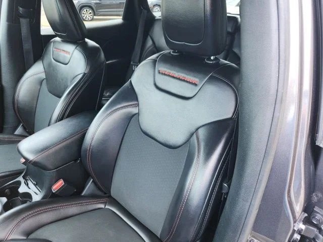 Used 2019 Crystal Metallic Jeep Trailhawk image 34