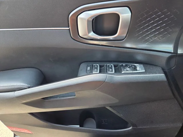 Used 2025  Kia EX image 30