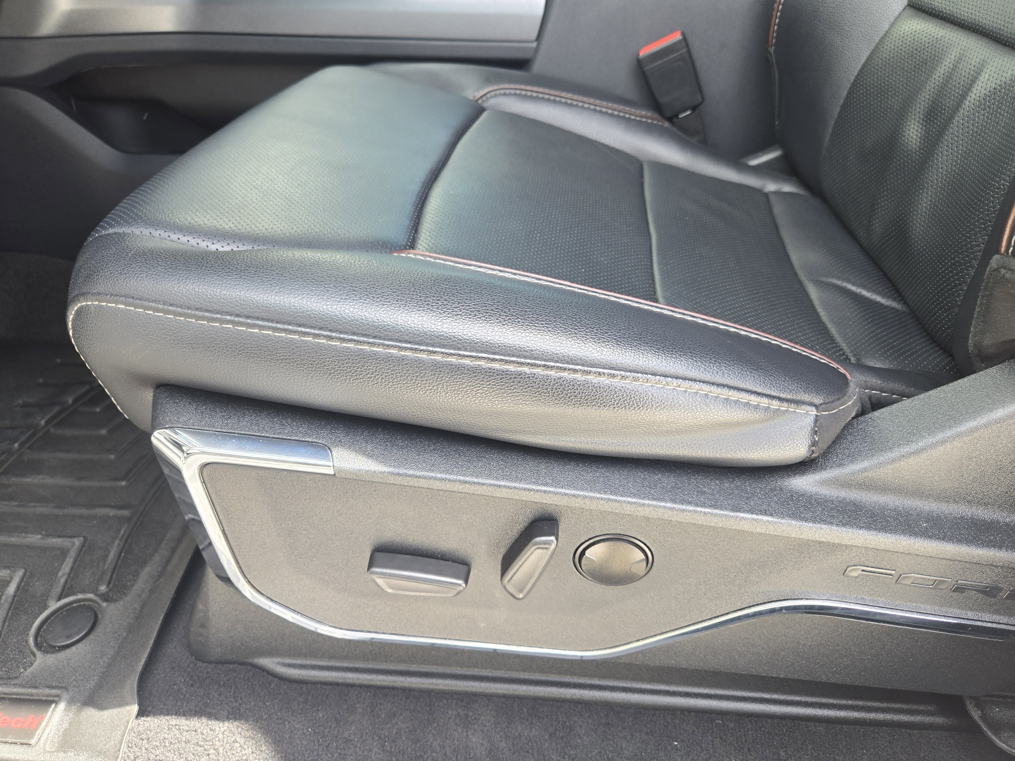 Used 2023 OXFORD WHITE Ford LARIAT image 27