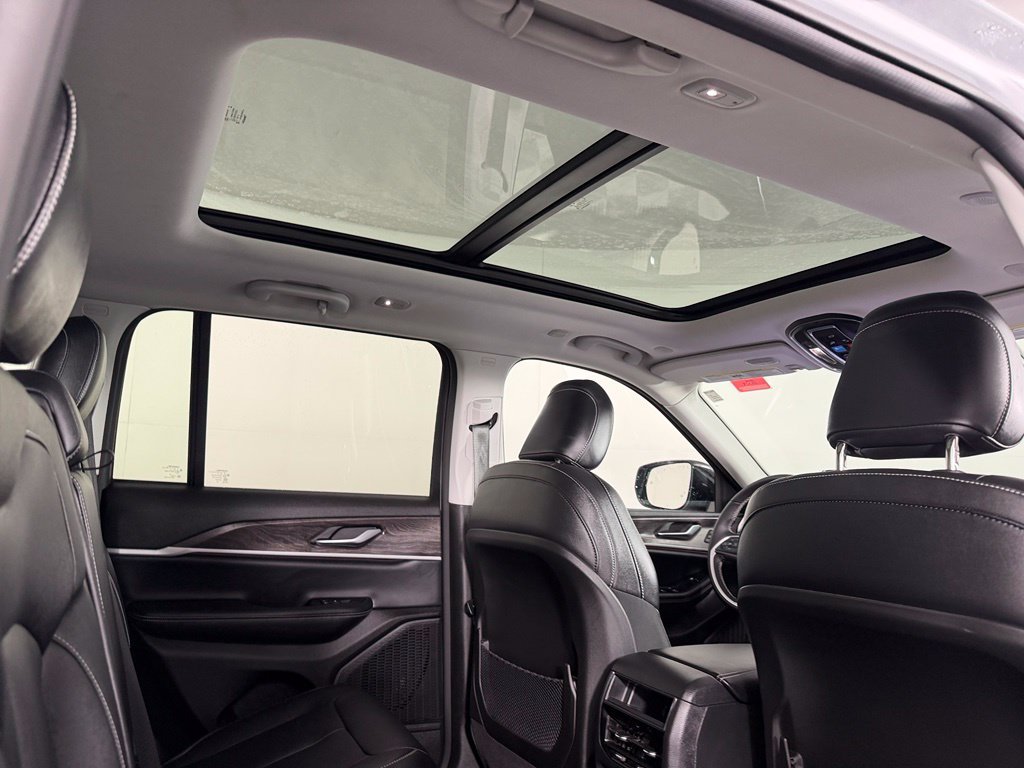 Used 2023 Silver Jeep Limited image 18