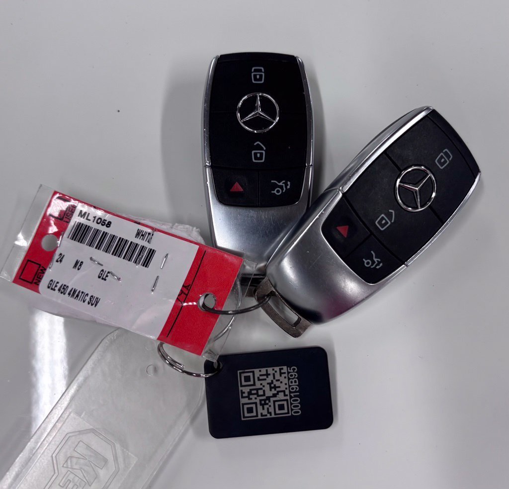 Used 2024 White Mercedes-Benz GLE 450 image 27