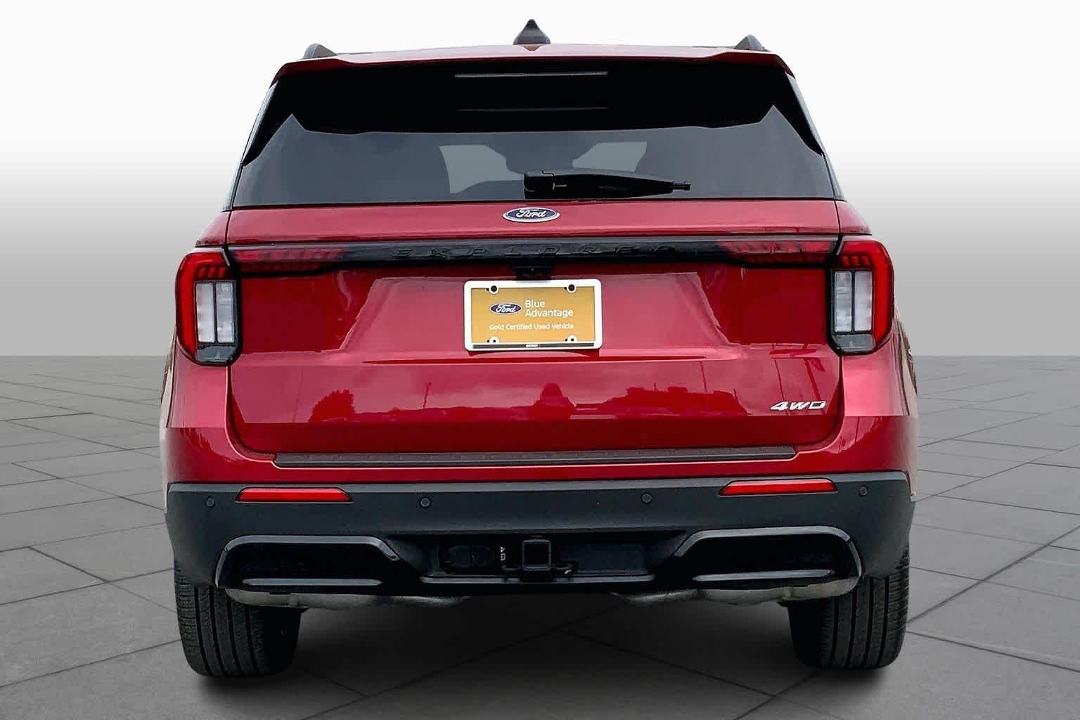 Used 2025 Rapid Red Metallic Tinted Clearcoat Ford ST-Line image 5