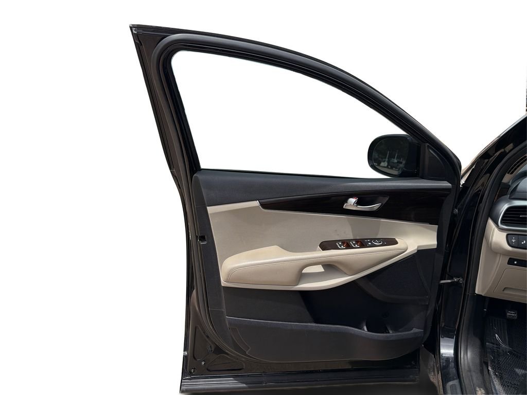 Used 2019 Ebony Black Kia LX image 18