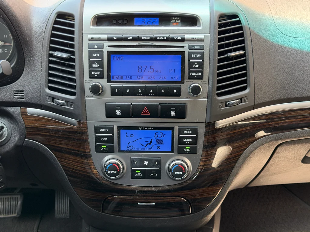 Used 2010 Radiant Silver Hyundai Limited image 26