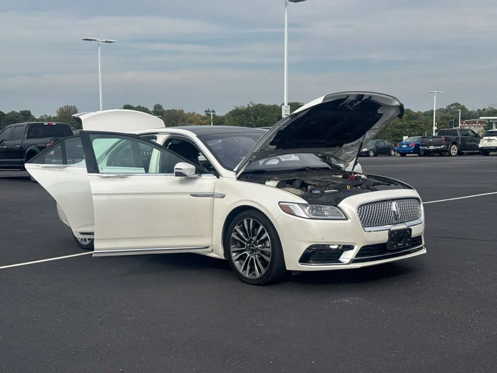 Used 2018 White Lincoln Select image 18