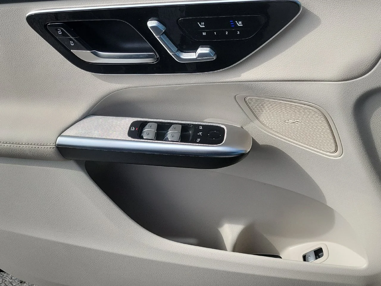 Certified Used 2026 Black Mercedes-Benz GLC 300 image 23