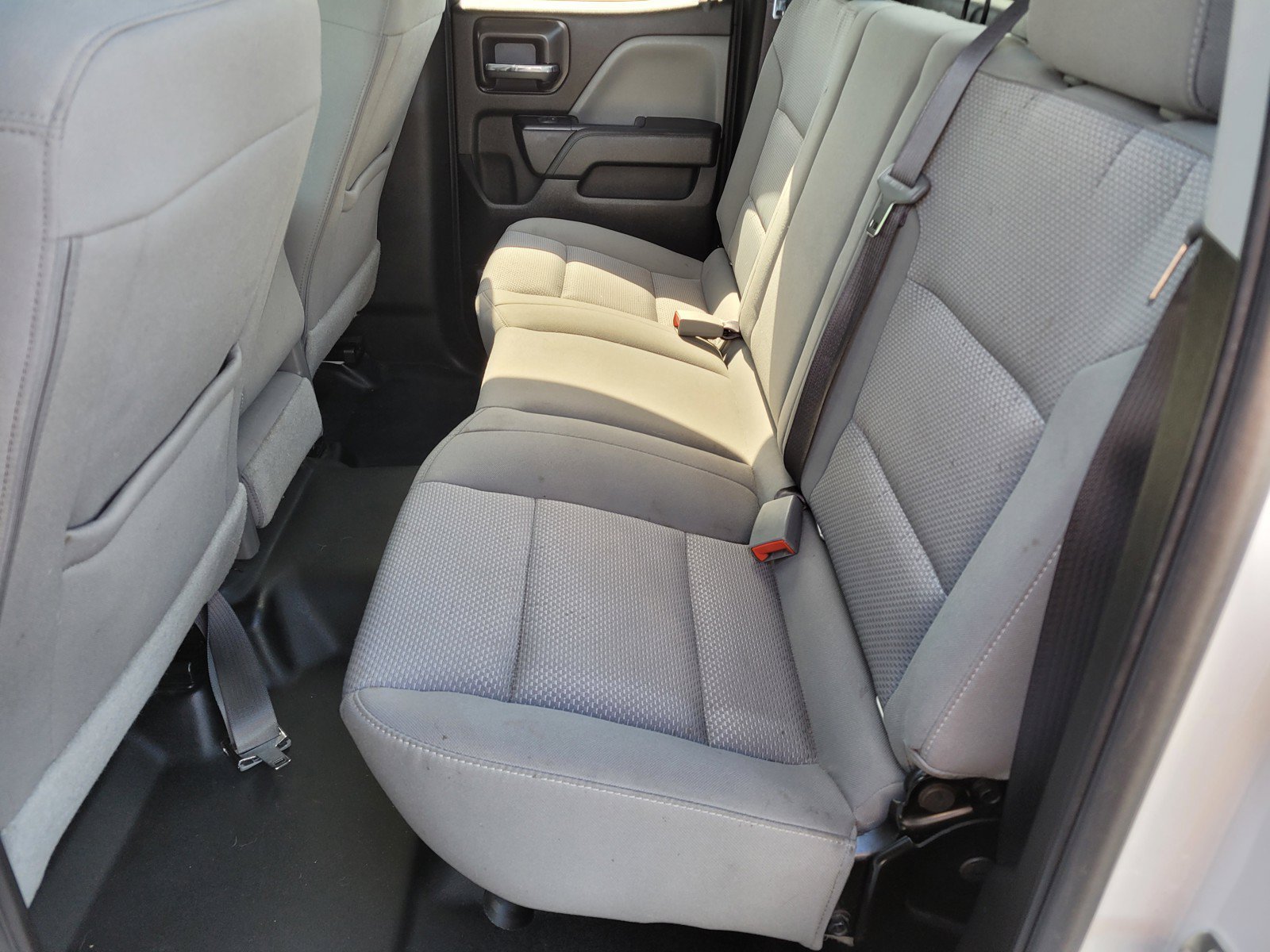 Used 2017 Summit White GMC  image 12