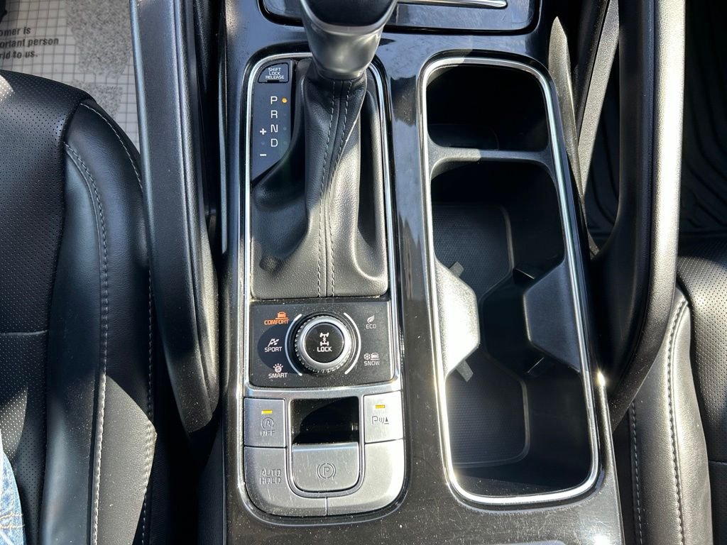 Used 2024 White Pearl Kia S image 28