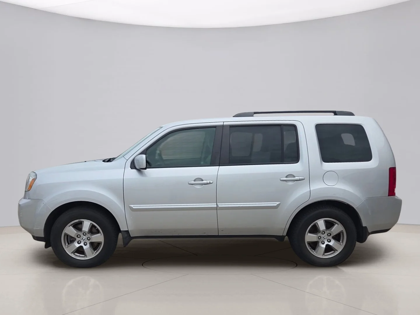 Used 2009 Silver Honda LX image 2