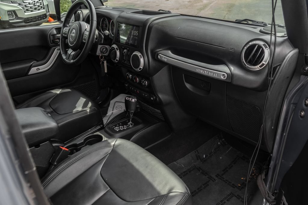 Used 2017 Black Jeep Unlimited Sahara image 31