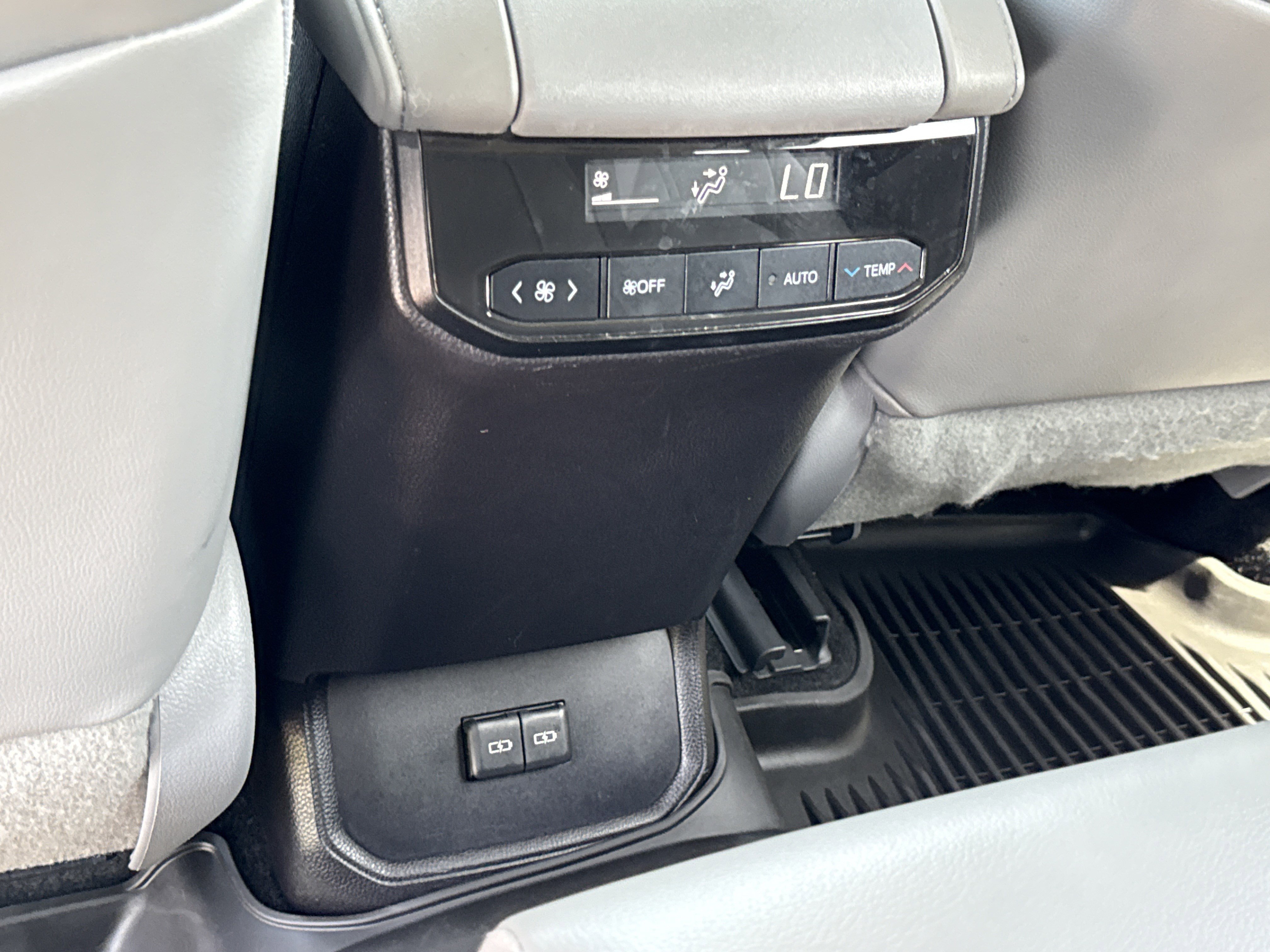 2023 Toyota Highlander XLE - Photo 16