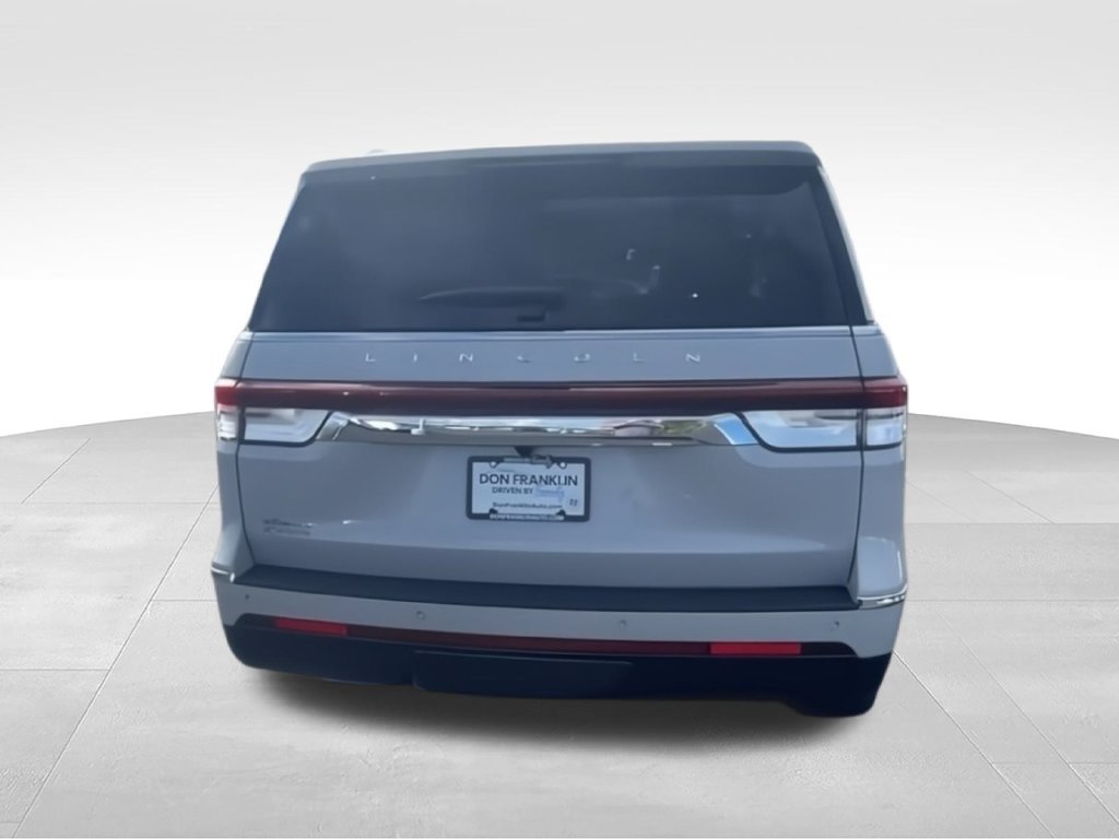 Used 2024 White Lincoln Reserve image 7