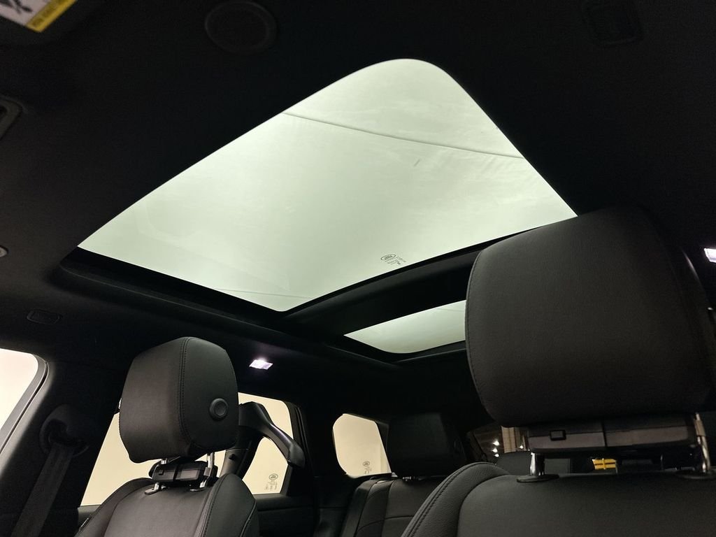 New 2026 Santorini Black Land Rover S image 11