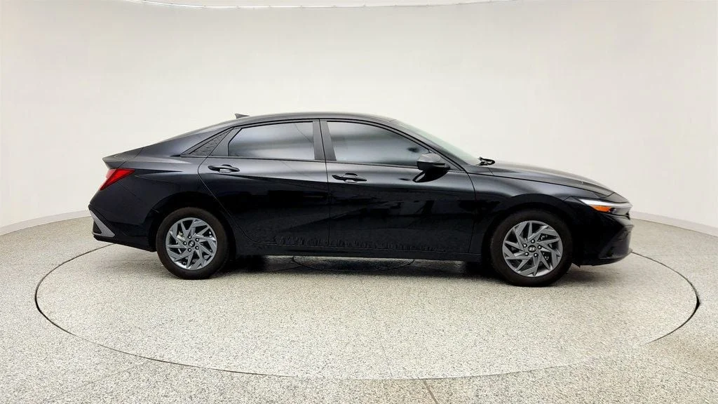 Used 2024 Abyss Black Hyundai SEL IVT image 4