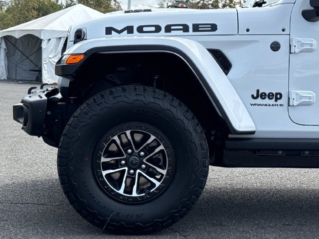 New 2026 Bright White Clear-Coat Exterior Paint Jeep Moab 392 image 8