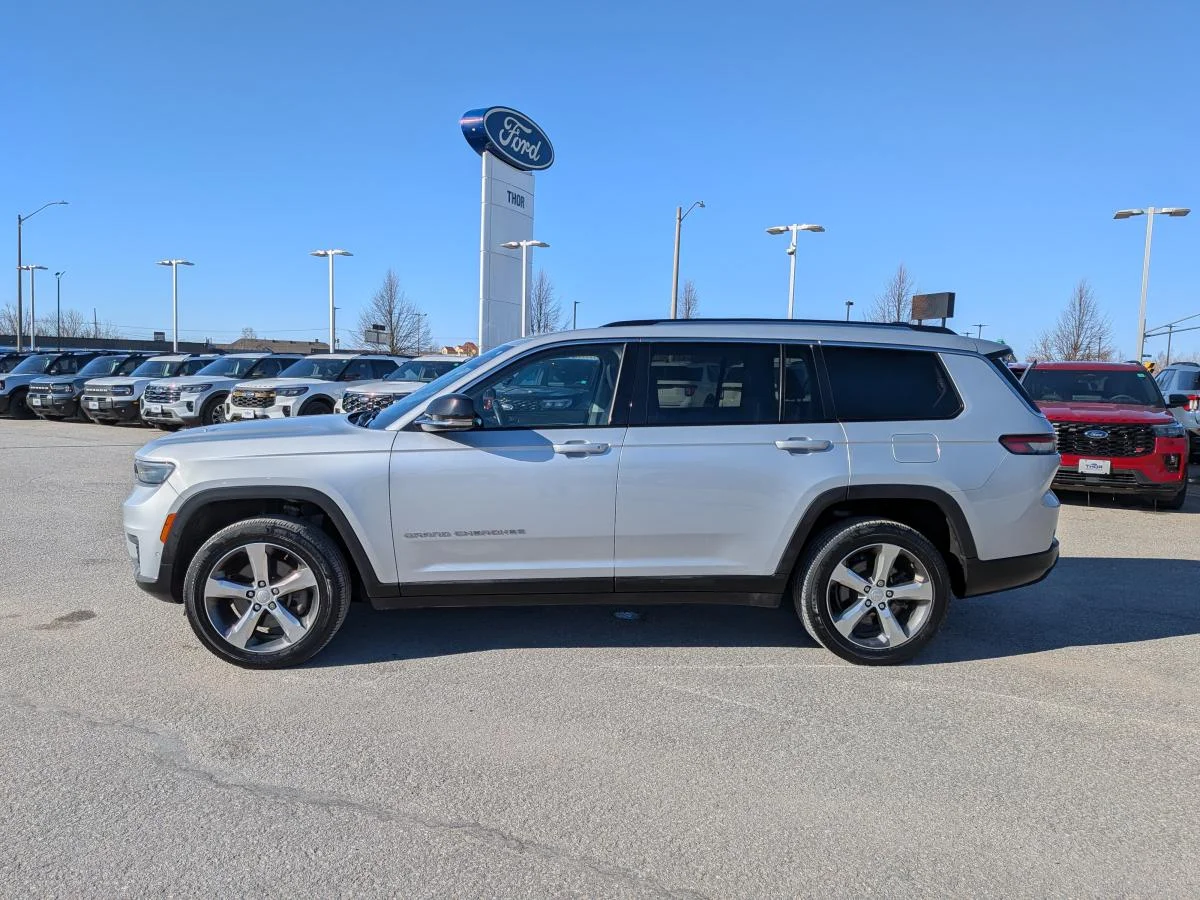 Used 2021 Silver Jeep Limited image 9