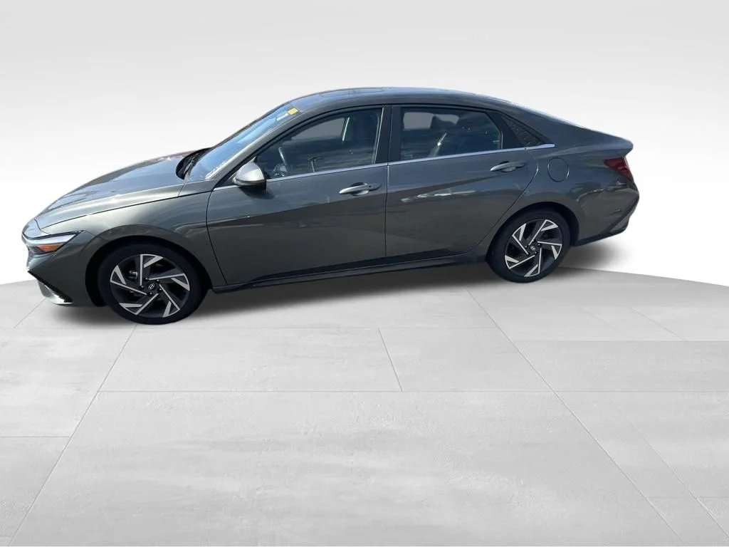 Used 2025 Gray Hyundai SEL Convenience image 29