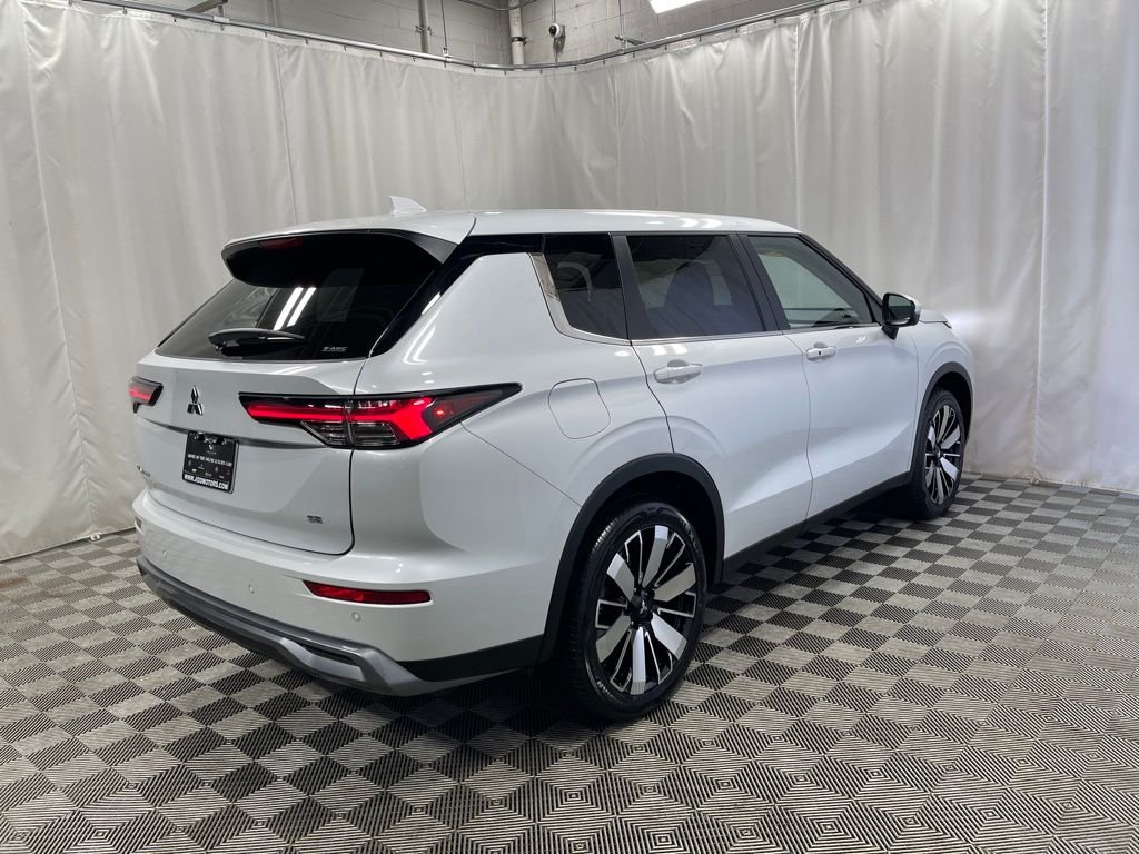 2026 Mitsubishi Outlander SE