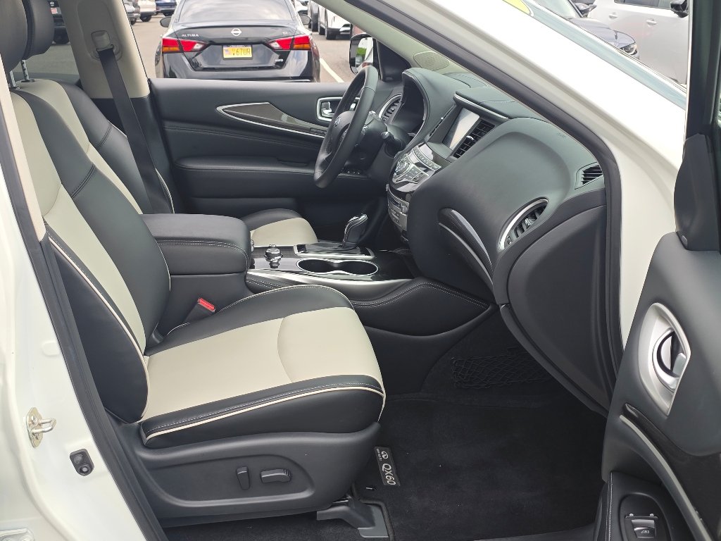 Used 2020 Majestic White INFINITI Signature Edition image 22