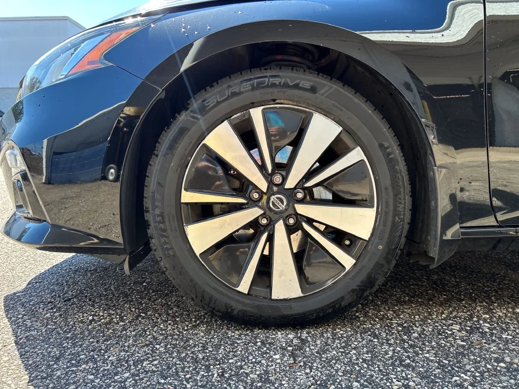Used 2020 Black Nissan 2.5 SL image 6