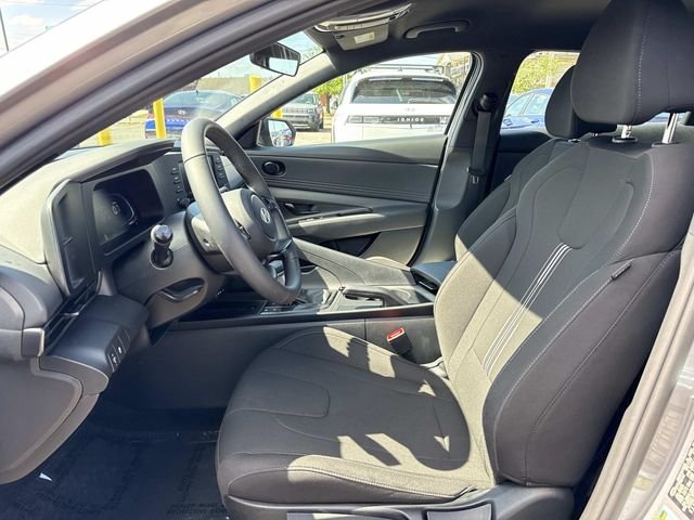 Used 2025  Hyundai SEL Sport image 13