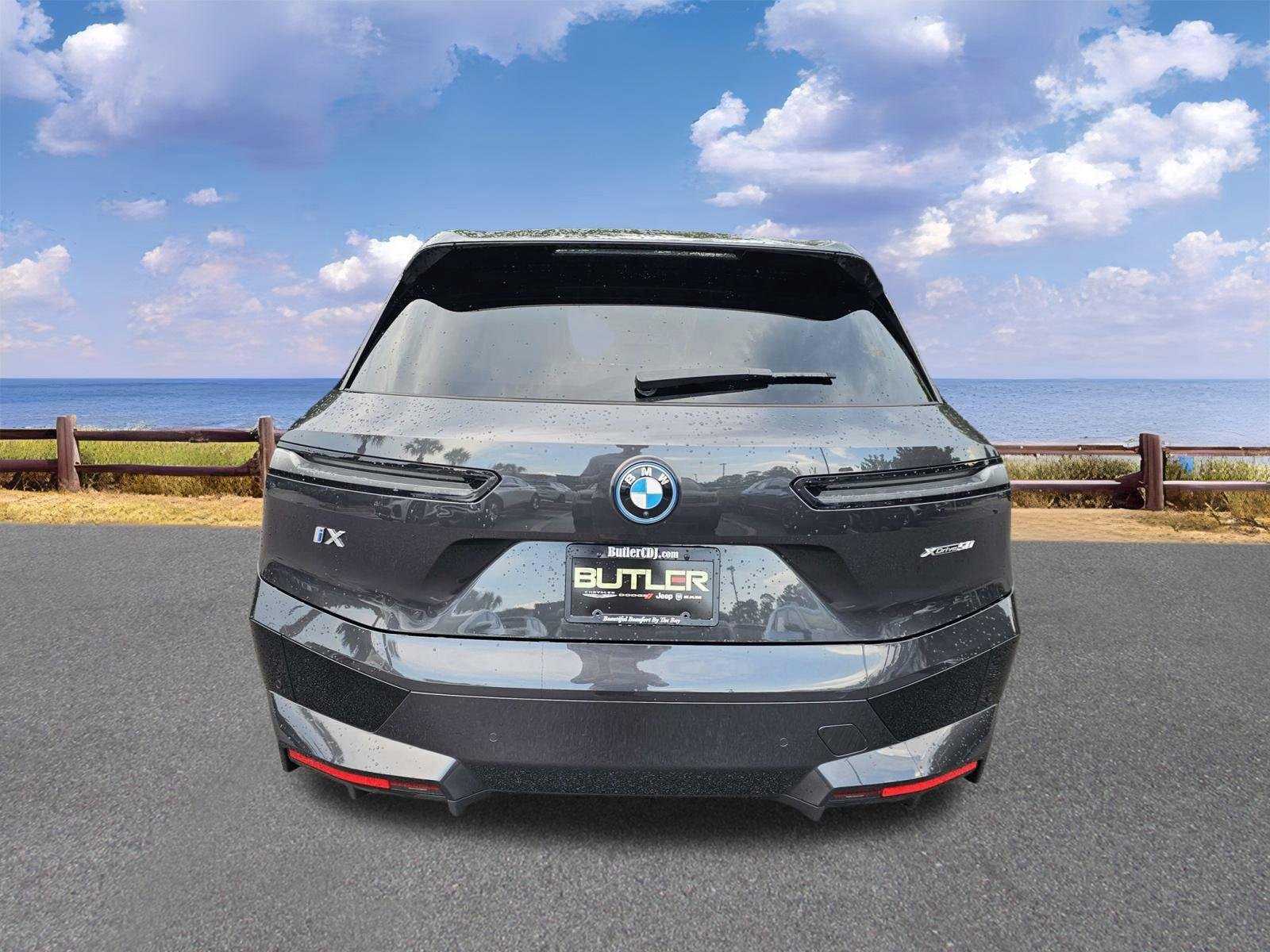 Used 2025 Dark Graphite Metallic BMW xDrive50 image 7