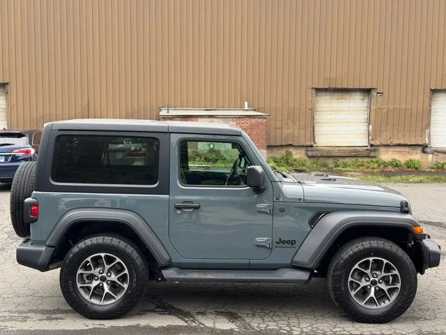 Used 2024 Gray Jeep Sport S image 4