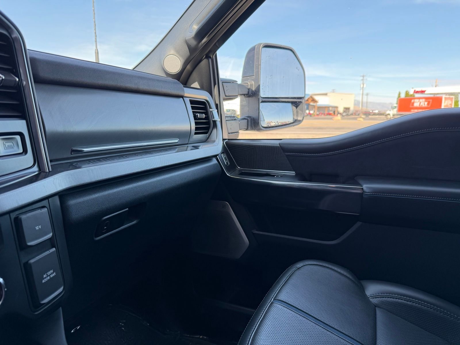 2025 Ford F-350 Super Duty Platinum - Photo 24
