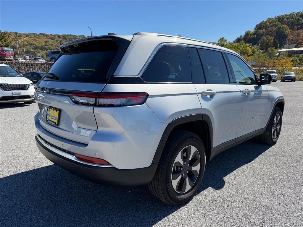 Used 2023 Silver Jeep 4xe image 12