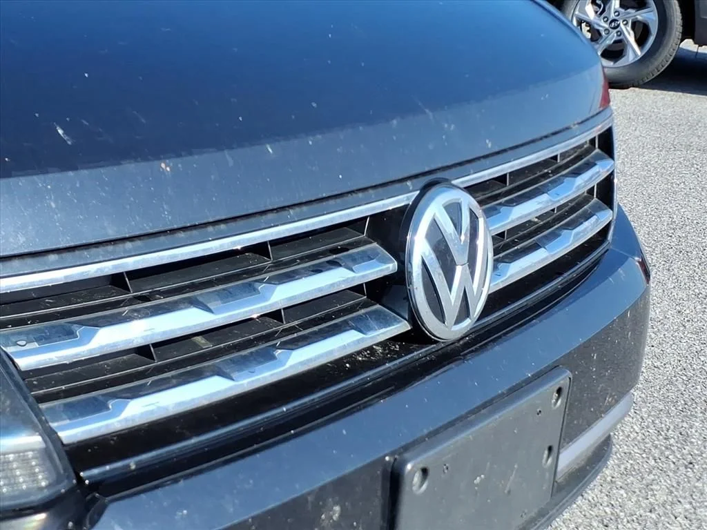 Used 2018 Black Volkswagen 2.0T S image 12