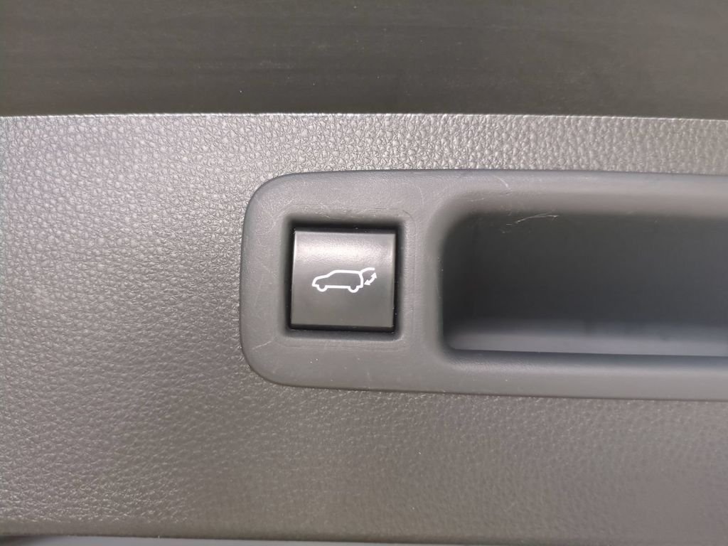 2021 Toyota Highlander XLE - Photo 15