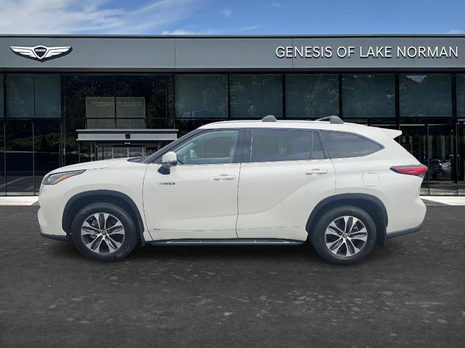Used 2021 Blizzard Pearl Toyota Hybrid XLE image 7