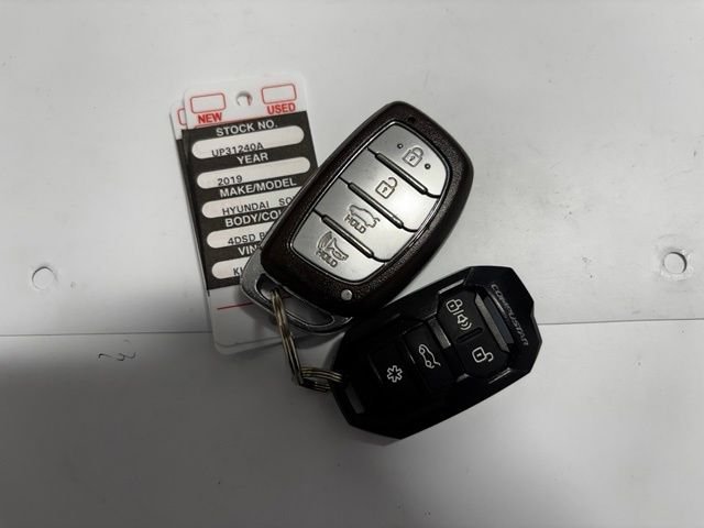 Used 2019 Phantom Black Hyundai Limited image 31