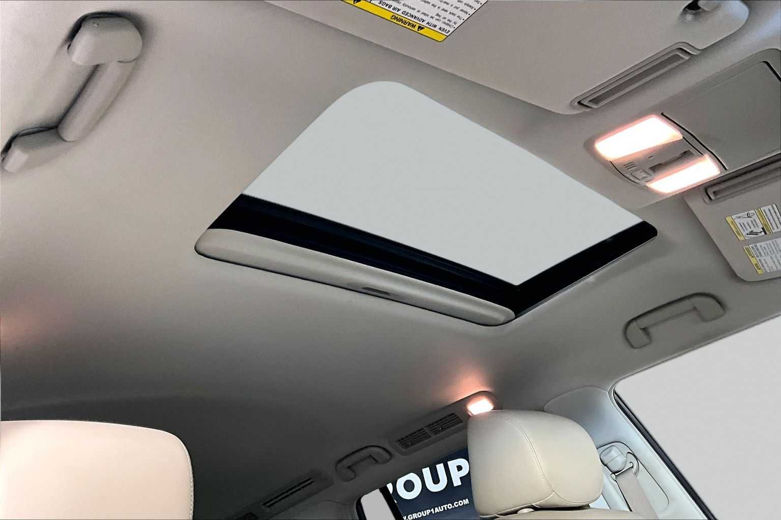 Used 2017 Pearl White Nissan Platinum image 14