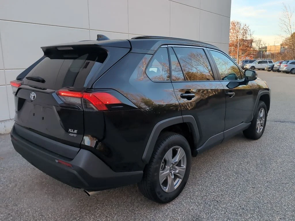 2023 Toyota RAV4 XLE - Photo 6