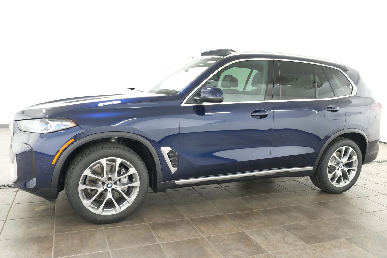 New 2026 Tanzanite Blue II Metallic BMW xDrive40i image 2